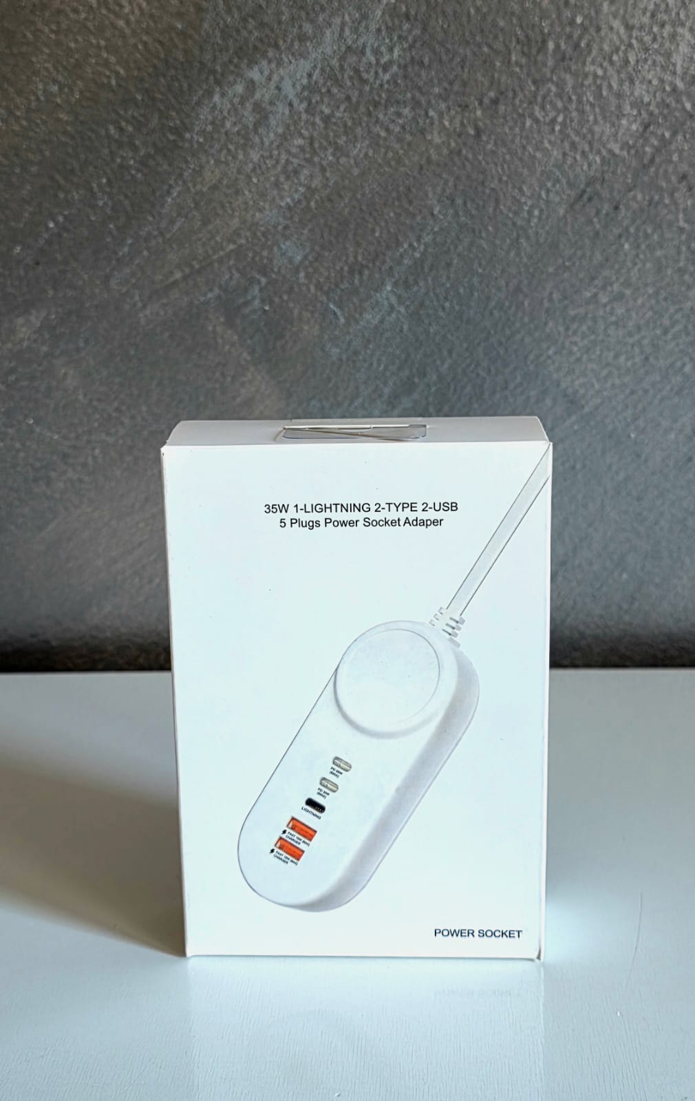 Përshtatës Energjie 35W me 5 Porta (2 Type-C, 2 USB, 1 Lightning), me dizajn modern dhe funksional, për shtëpi, zyrë dhe udhëtime, ngjyrë e zezë