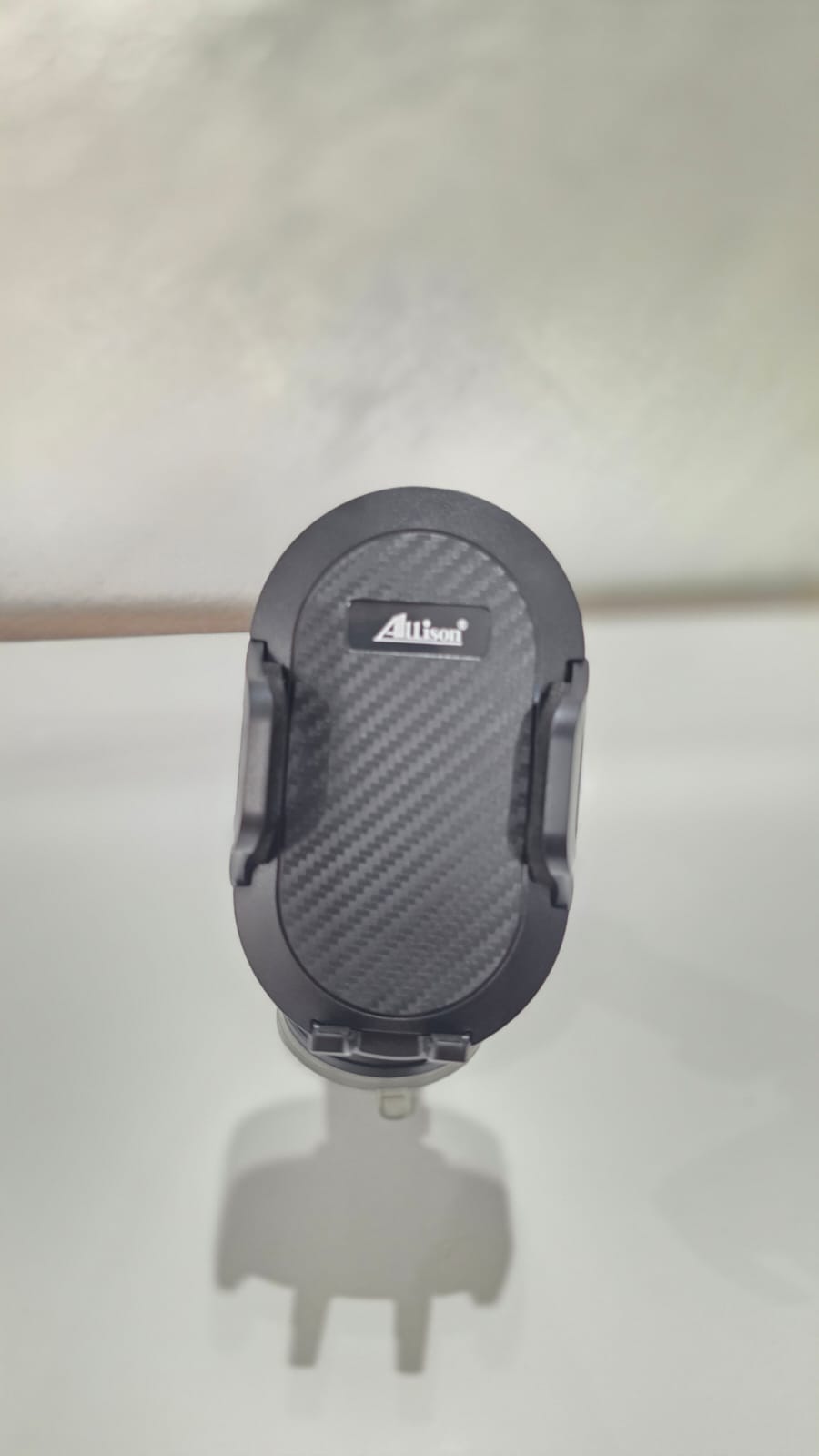 Mbajtëse Telefoni për Makinë me Vakum Allison ALS-H282, me dizajn modern dhe funksional, për përdorim në veturë, ngjyrë e zezë
